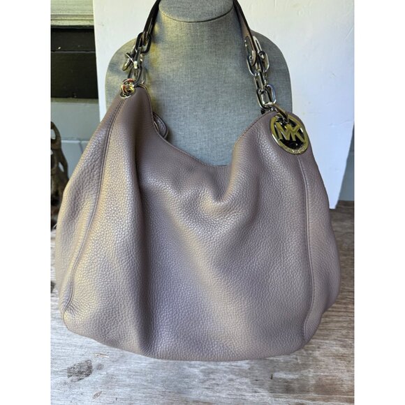 Michael Kors Pebbled Leather Hobo Bag With Chain Strap & Logo Charm Taupe - Picture 1 of 10
